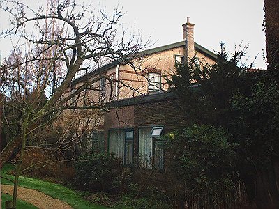 Loods gezien vanuit de tuin van Kapitein Rommel.jpg